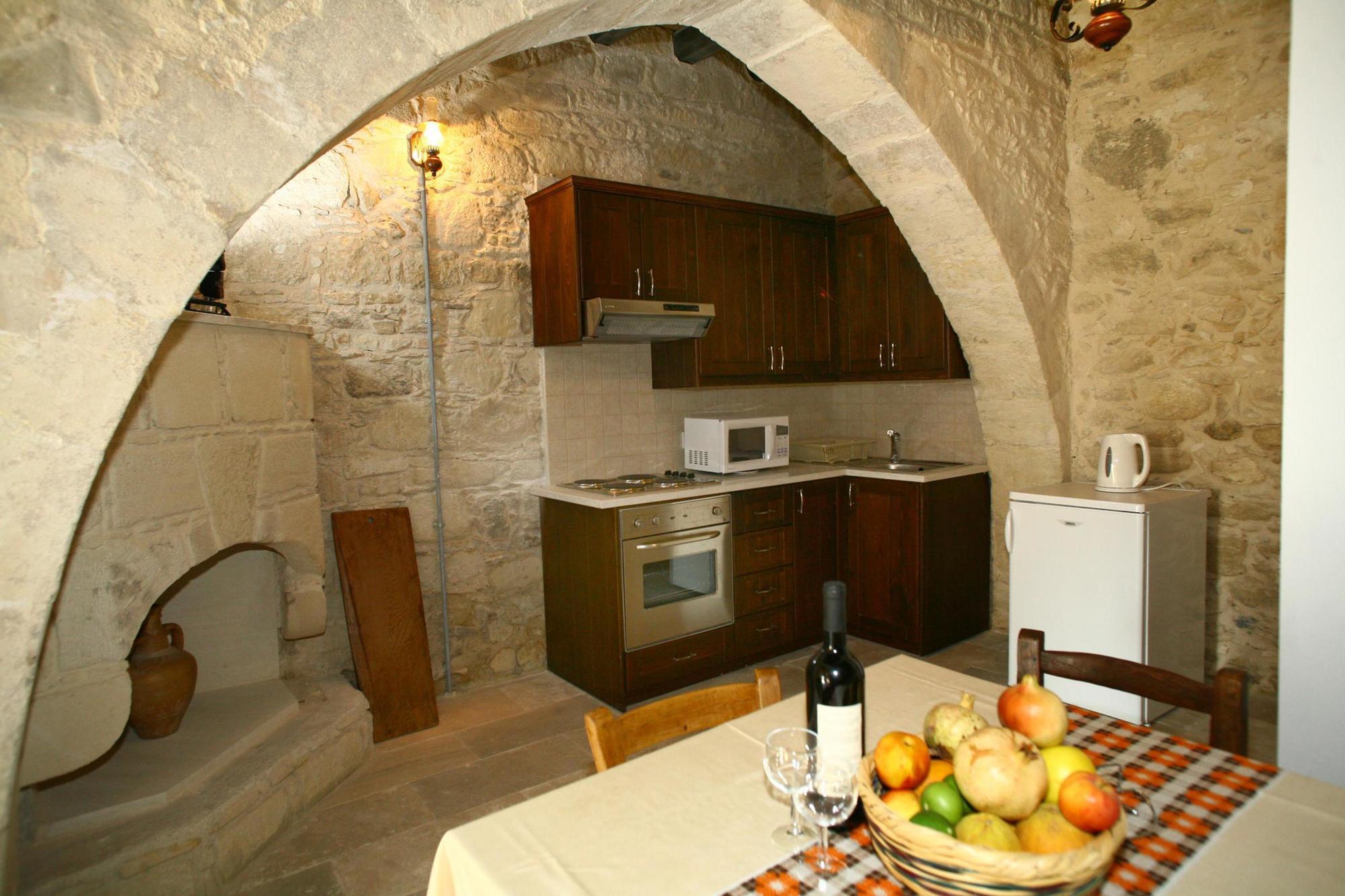 Leonidas Village Houses Goudhi Экстерьер фото