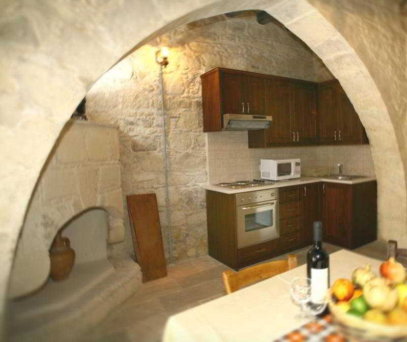 Leonidas Village Houses Goudhi Экстерьер фото