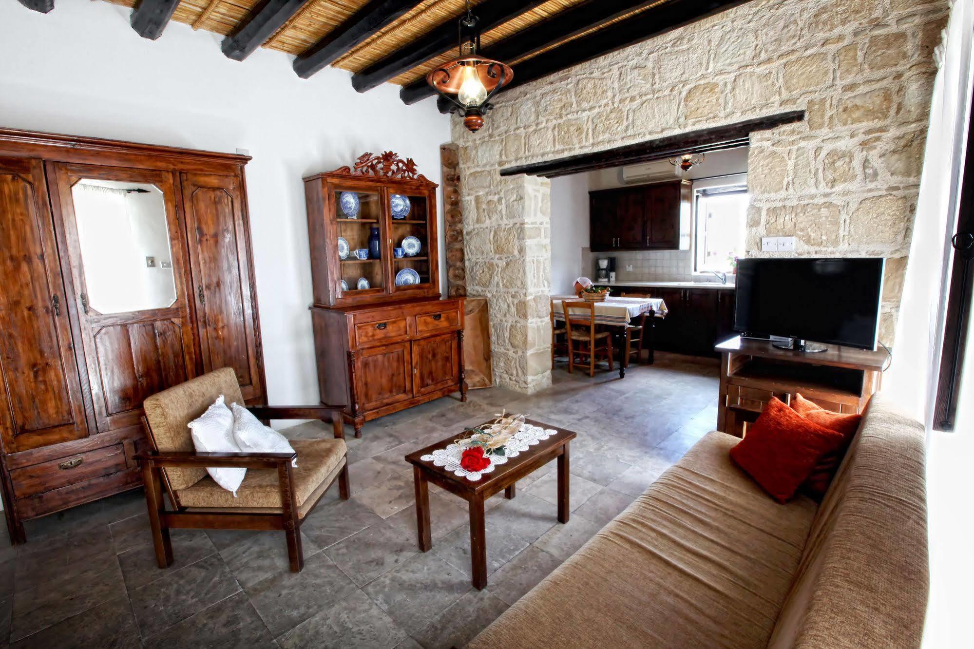Leonidas Village Houses Goudhi Экстерьер фото