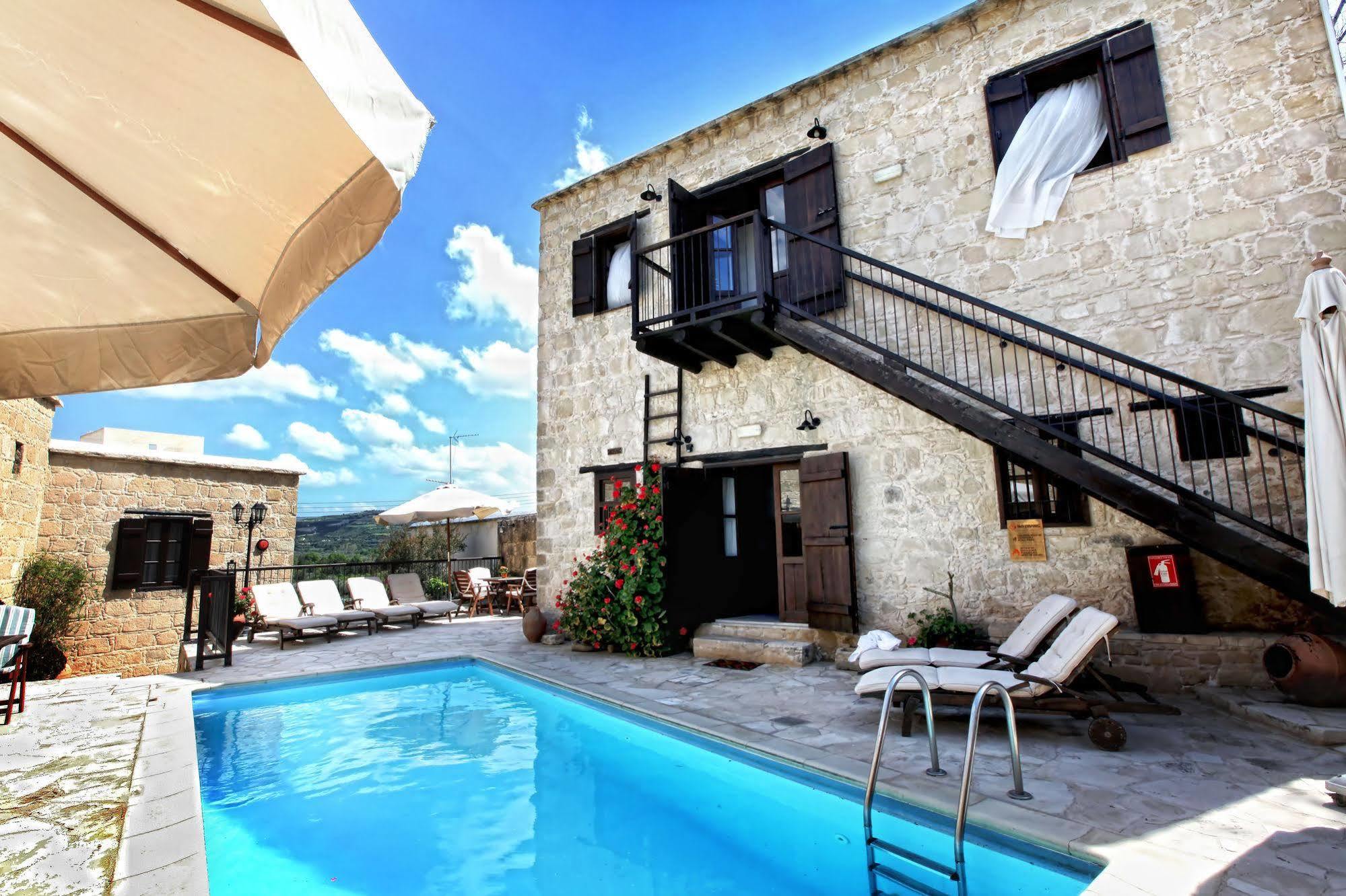 Leonidas Village Houses Goudhi Экстерьер фото